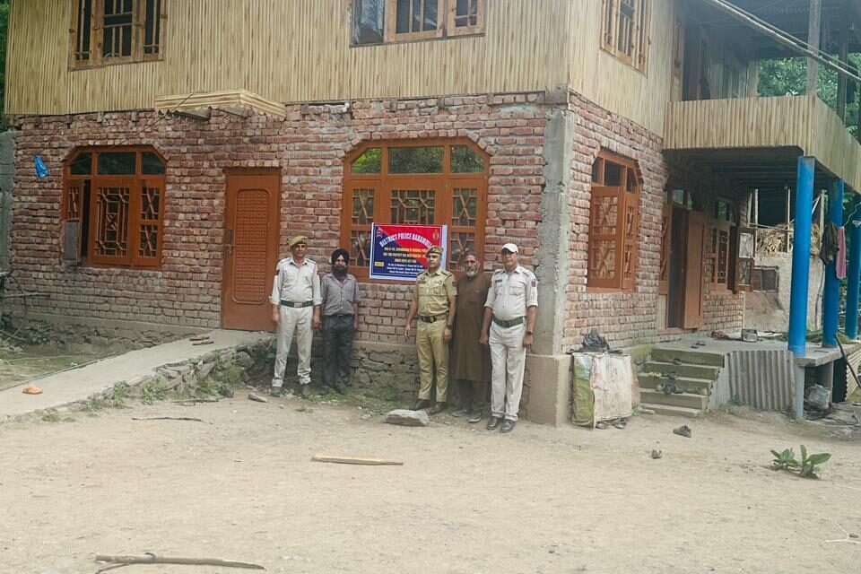 Police attaches illegal property of notorious drug peddler in Baramulla