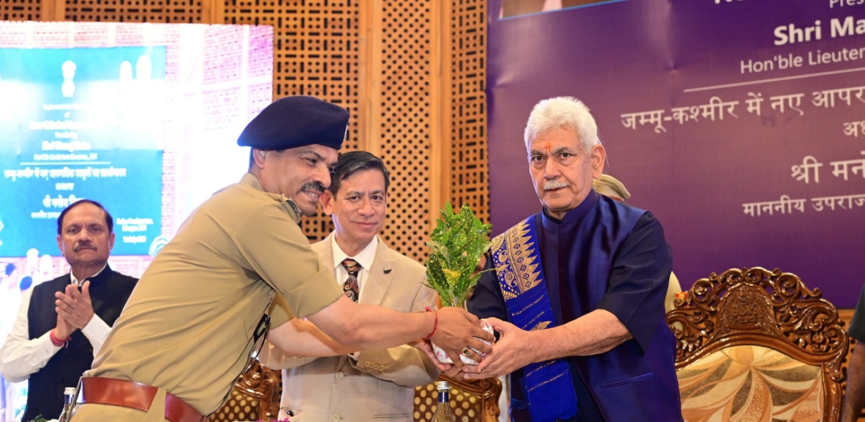 Lt Governor Sh Manoj Sinha addressed implementation ceremony of new Criminal Laws at PHQ Srinagar (4)