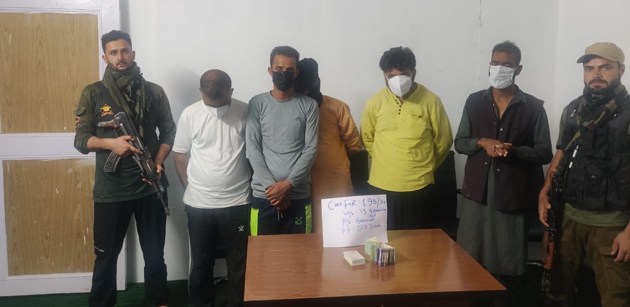 Police arrests 05 gamblers in Baramulla; Stake money seized