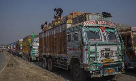 Trucks carrying fruits, vegetables on National Highway to be given priority: Govt