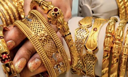 Kashmir: Jewellers witness 15% increase in sales after Govt slashes duty cut on gold