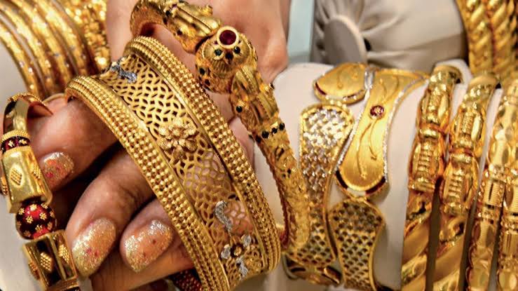 Kashmir: Jewellers witness 15% increase in sales after Govt slashes duty cut on gold