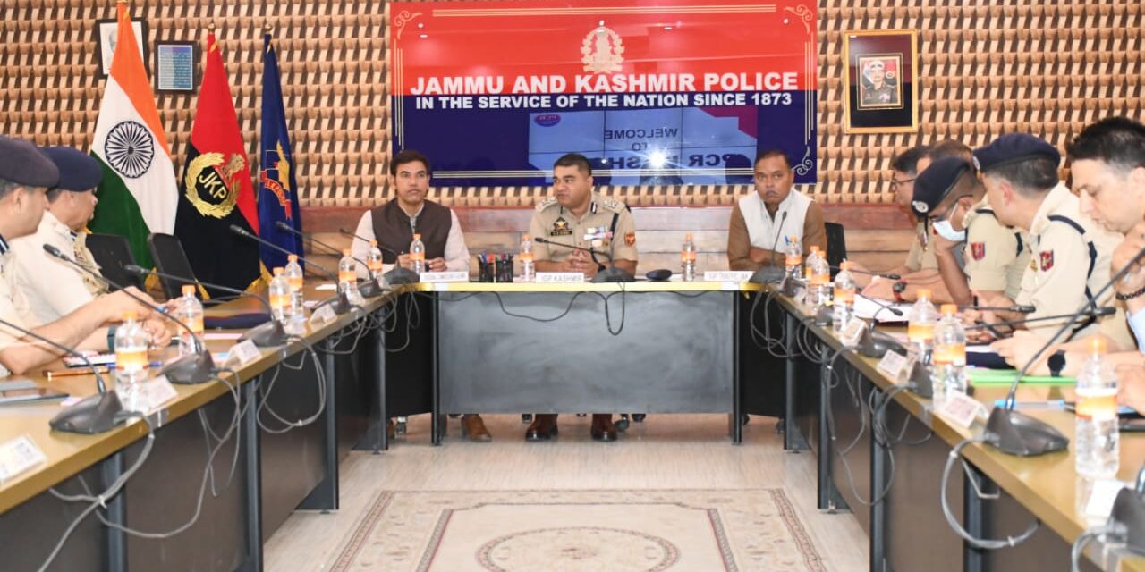 IGP Kashmir alongwith Div Com Kashmir held meeting regarding preparation of 15 August event at PCR Kashmir