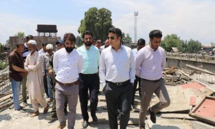 Srinagar Admin begins Fencing of bridges at Nawa Kadal, Fateh kadal , Gow kadal, Safakadal and Noor Jahan Bridge Qamarwari