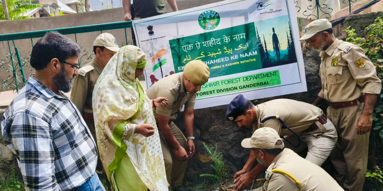 Ganderbal Police in collaboration with forest department organised plantation drive under “Ek Ped Shahedoun Key Naam”.