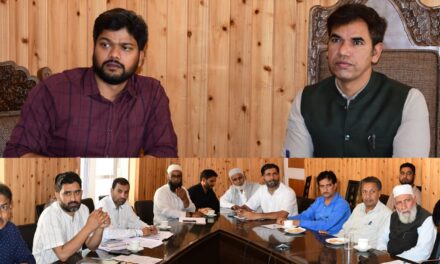 Div Com Kashmir visits Ganderbal, reviews 2nd SSR in district;3221 New registration made during ongoing SSR