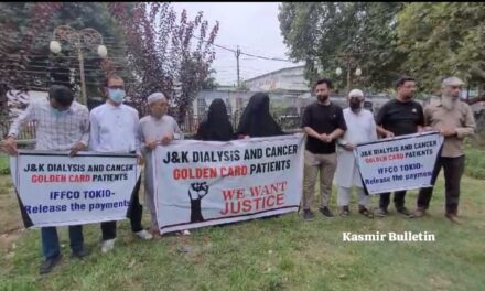 Dialysis, Cancer patients protests in Srinagar over golden card services