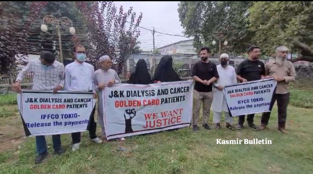 Dialysis, Cancer patients protests in Srinagar over golden card services