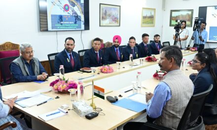 LG Sinha flags off mountaineering expedition of 6 peaks