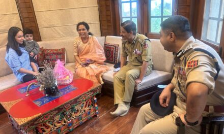 DGP, IGP Kashmir Visits Late DySP Humayun’s Residence,Pays Tribute