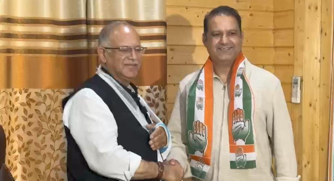 Former PDP chief spokesperson Suhail Bukhari joins Congress