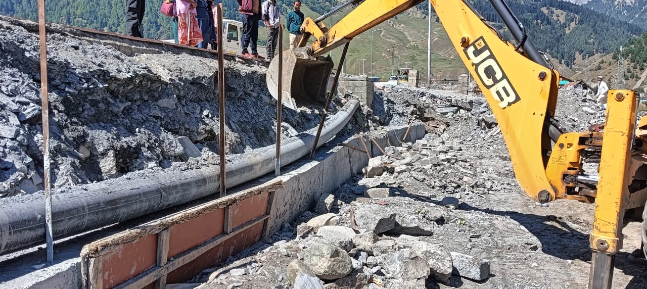 Immediate Action Taken by Sonamarg Development Authority Against Illegal Construction