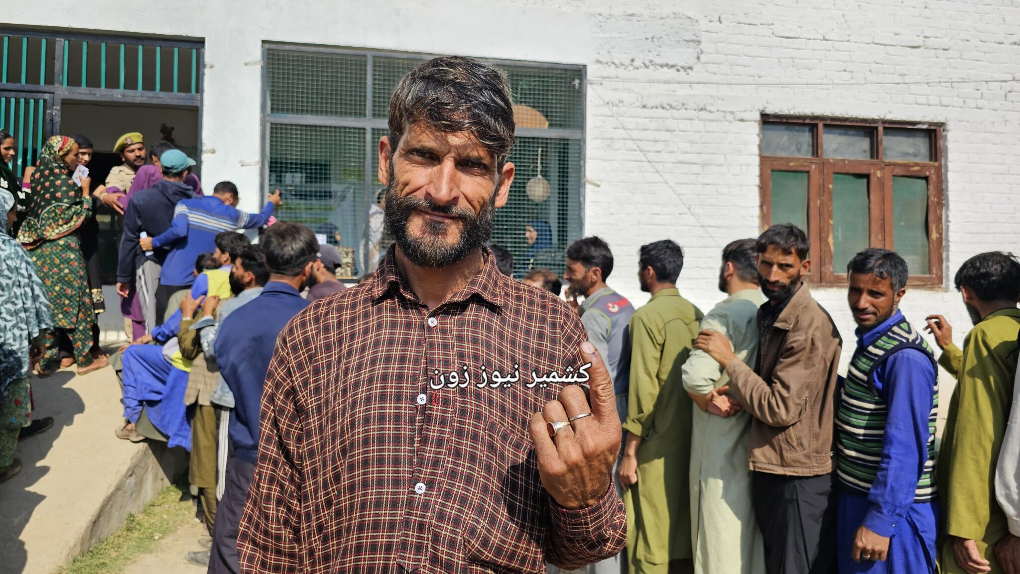 In a first, Anchar Polling booth records smooth voting;Poll fervor replaces smoke of tear gas shells in Soura locality