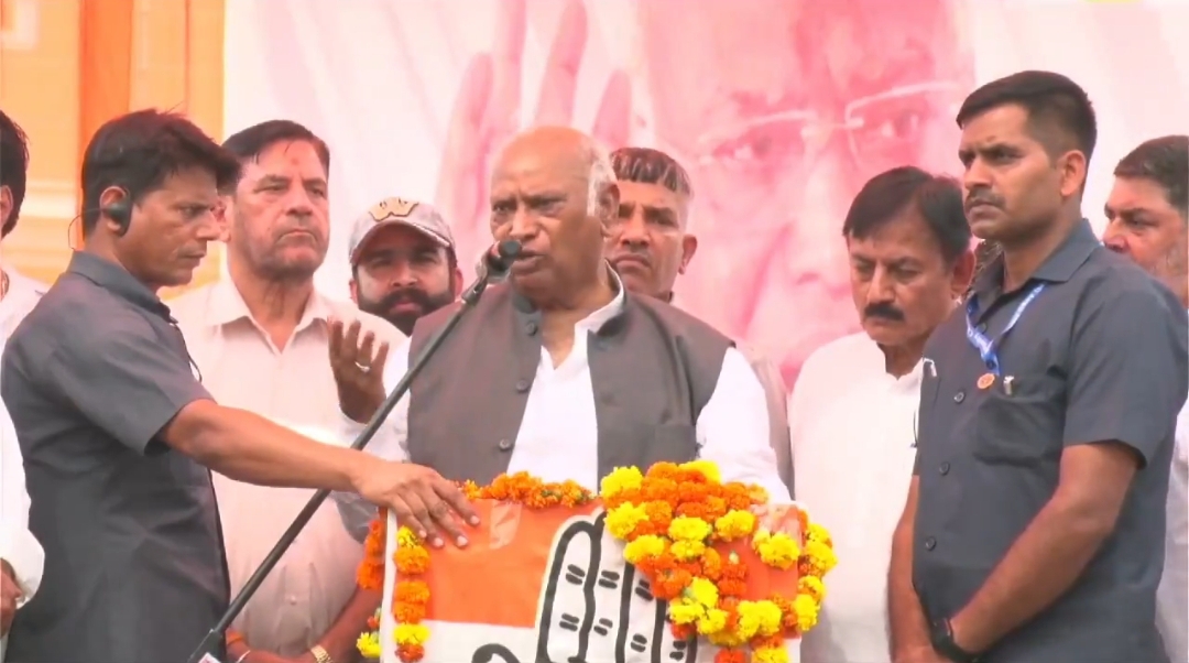 Kharge falls ill during speech in Kathua, Cong leaders say doctors called for check-up