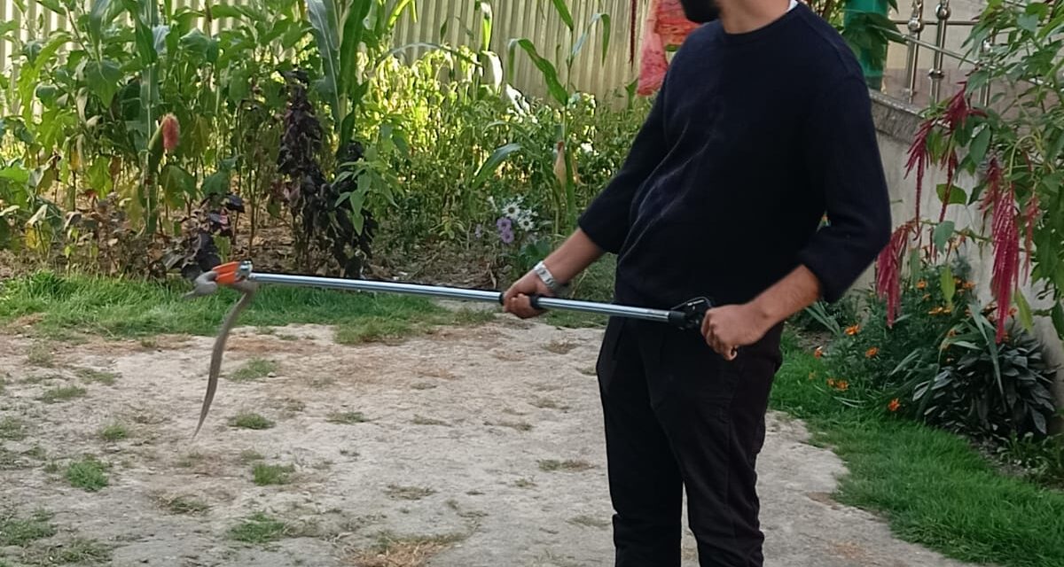 Local Biodiversity Conservationist Jafar Majeed Rescues Venomous Levantine Viper in Bonibagh, Kangan