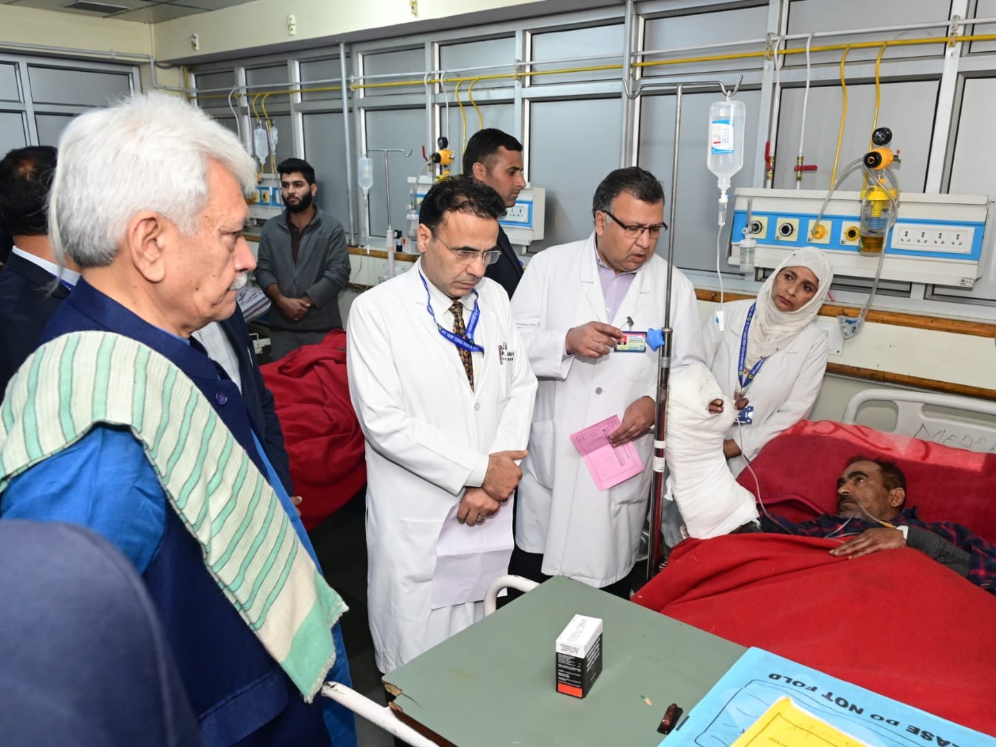 Lt Governor Visited SKIMS Hospital, Inquired About Health of Civilians Injured In Gagangir Terror Attack