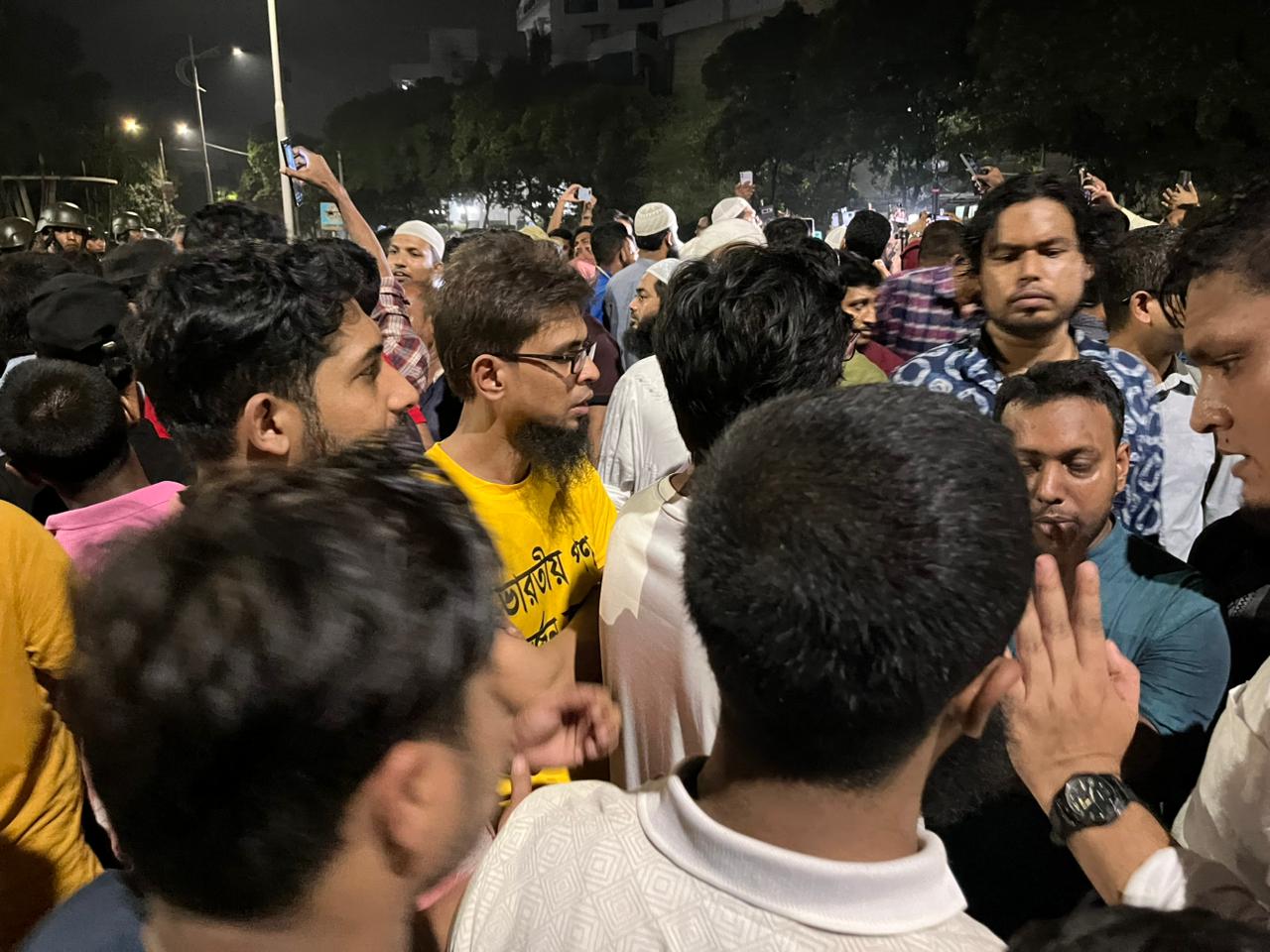 Bangladesh protesters seige presidential palace, demands resignation of President