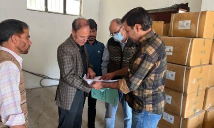 Director Law Enforcement J&K along-with team inspects pesticide, fertilizer dealers in Central & South Kashmir