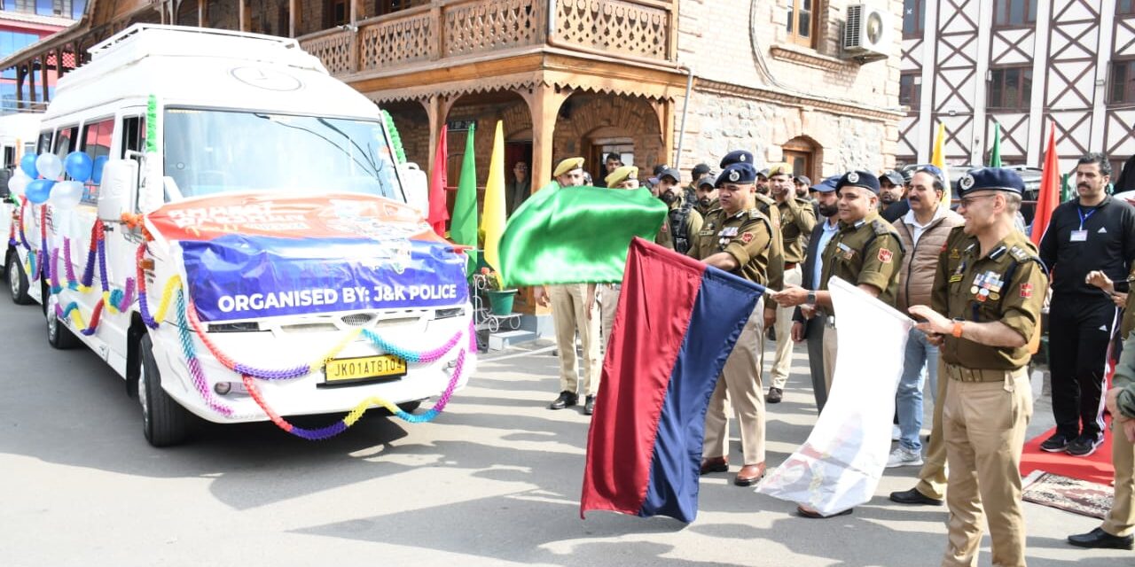 IGP Kashmir flags off group of students for Bharat Darshan Tour