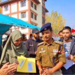 PoliceFlagDayWeek-2024: Ganderbal Police felicitated wards of police martyrs at DPL Ganderbal for achieving excellence in academics.