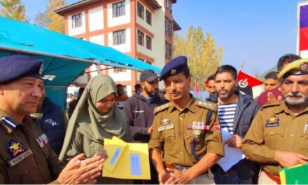 PoliceFlagDayWeek-2024: Ganderbal Police felicitated wards of police martyrs at DPL Ganderbal for achieving excellence in academics.