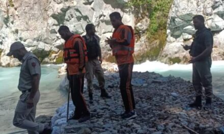 Unknown couple has jumped into river jhelum in Kulgam