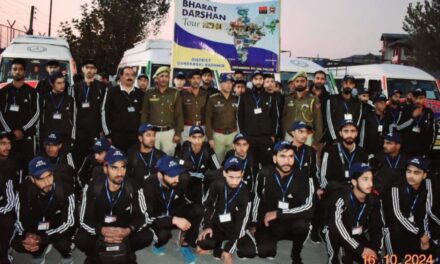 SSP Ganderbal flags off group of students for Bharat Darshan Tour