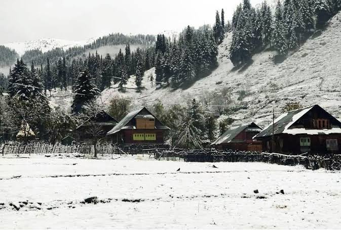 Light snowfall over higher reaches of J&K on October 16, 17: MeT