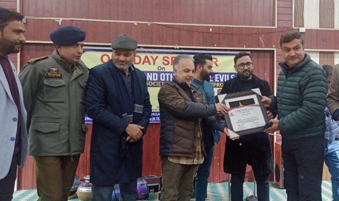 Saleem Wani Gulistan News Bureau Chief Kashmir honored with Award