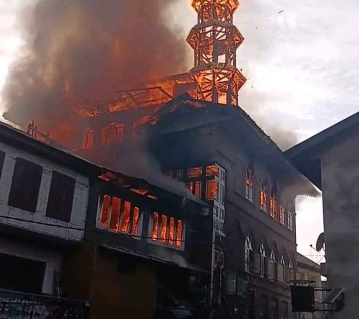 3 houses damaged in massive fire in Kulgam village;2 shops gutted in Sopore village, cause of fire not known