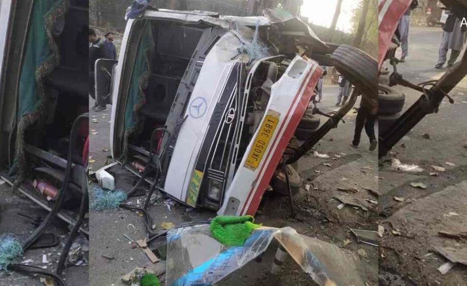 12 Passengers Injured in Baramulla Road Accident