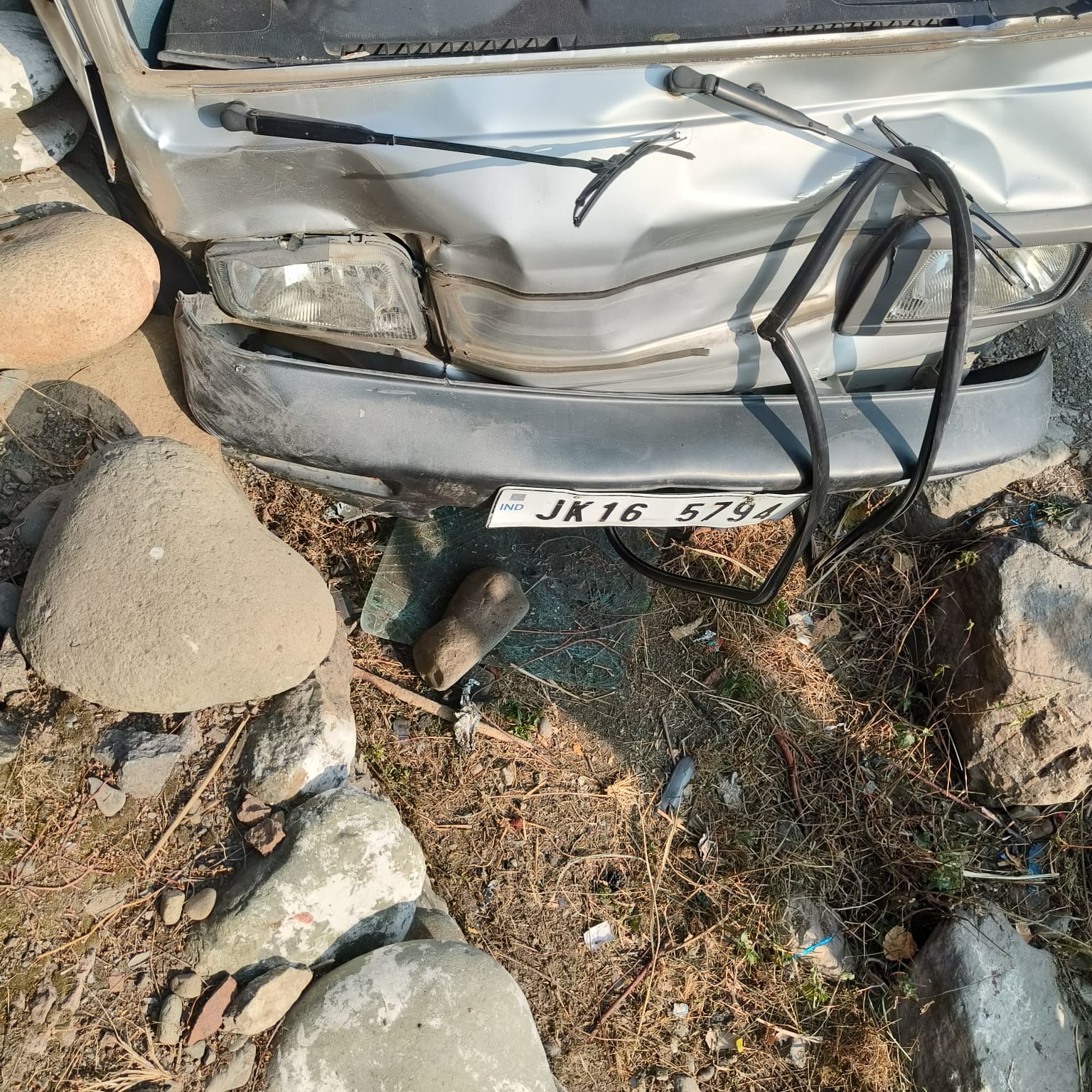 Woman dead, two others wounded in Ganderbal road accident