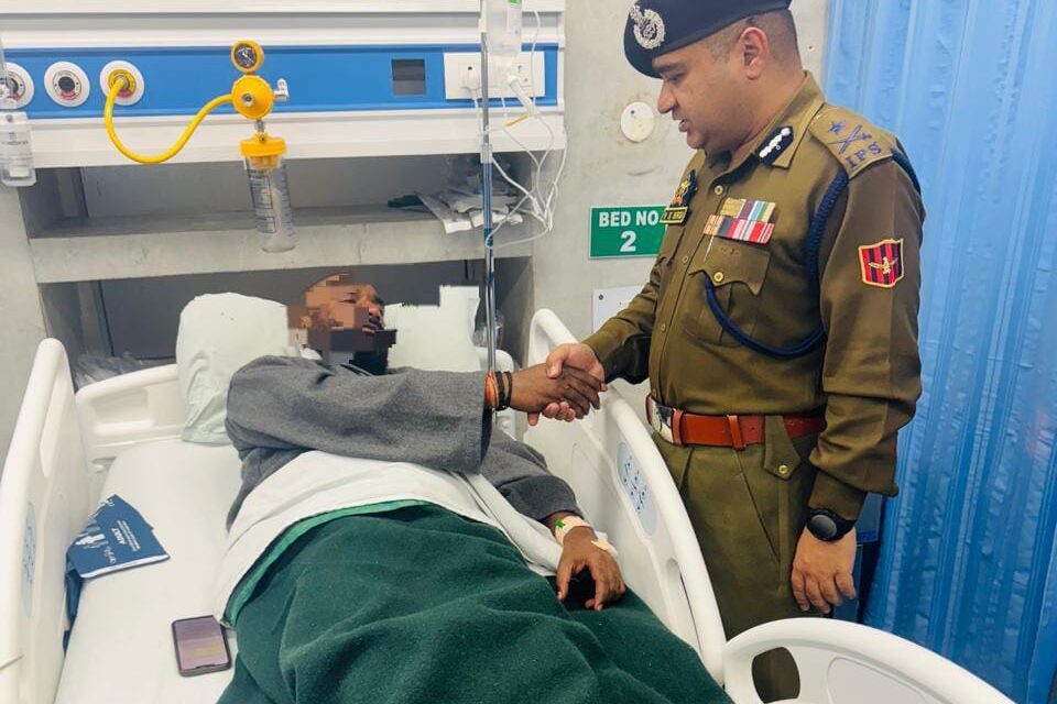 Khanyar Gunfight: IGP Kashmir Visits Injured Personnels, Assures Them Of Full Support Through Their Recovery