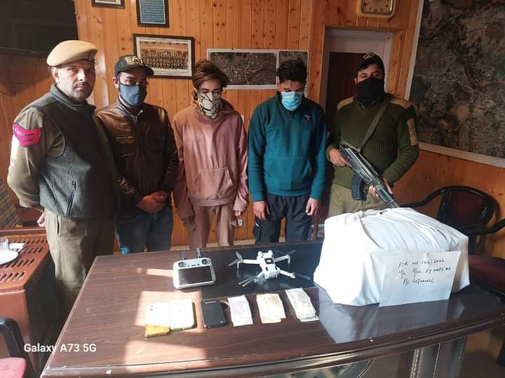 Police arrests 03 drug peddlers in Srinagar; Psychotropic substance, cash, drone recovered