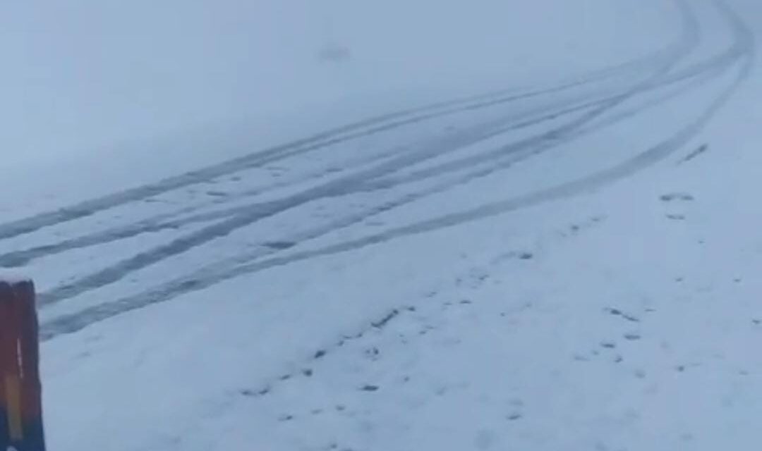 Gurez-Bandipora Road Closed Due to Snow Accumulation