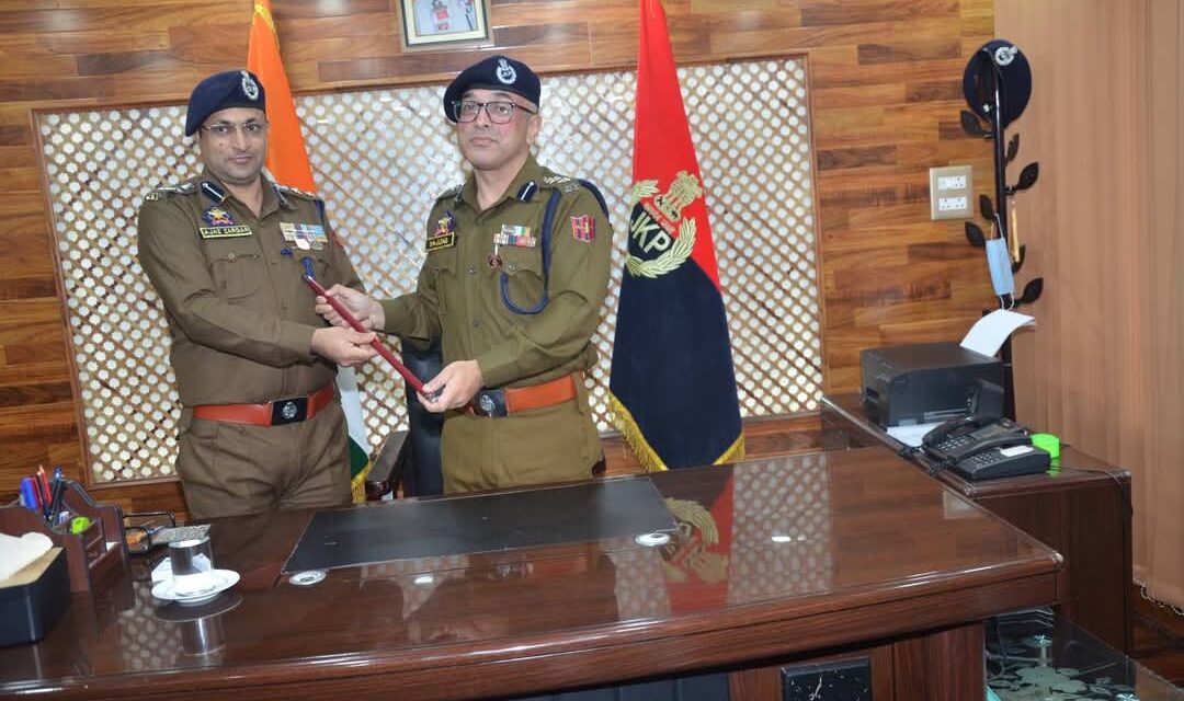 Sajad Ahmad Shah-JKPS assumes Charge as Sr.Superintendent of Police Awantipora