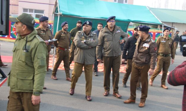 IGP Kashmir V.K Birdi Visits Shopian, Reviews Crime and Security Measures