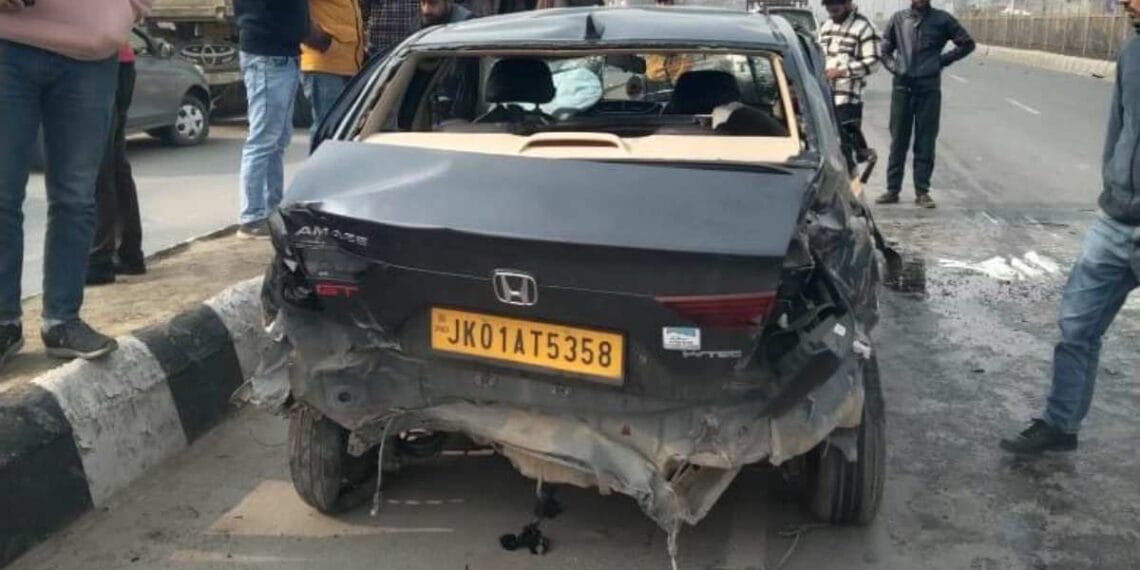 Two Tourists Injured in Srinagar Road Accident; One in Critical Condition