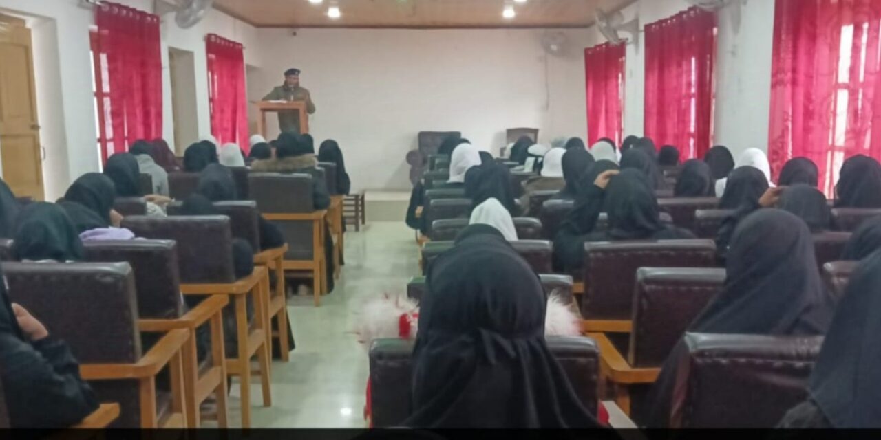 Police organises cybercrime awareness programme in Awantipora