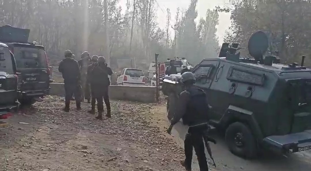 Update:Encounter on outskirts of Srinagar, terrorists believed to be trapped