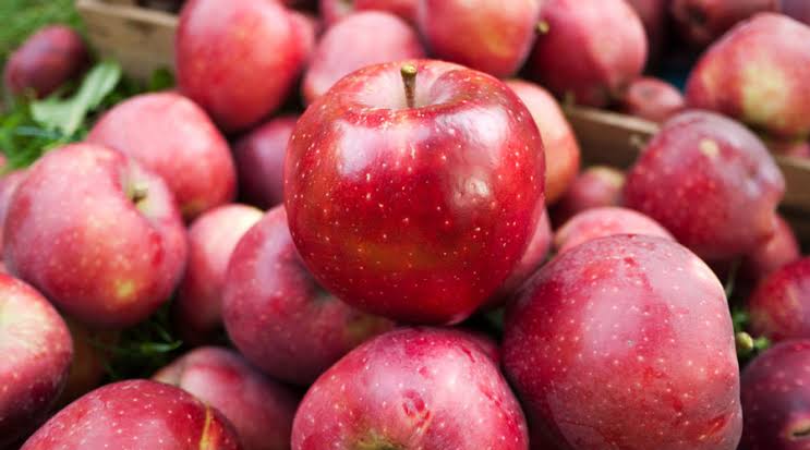 Prices of apples fall in Poonch, locals urge govt to keep Mughal Road open throughout year