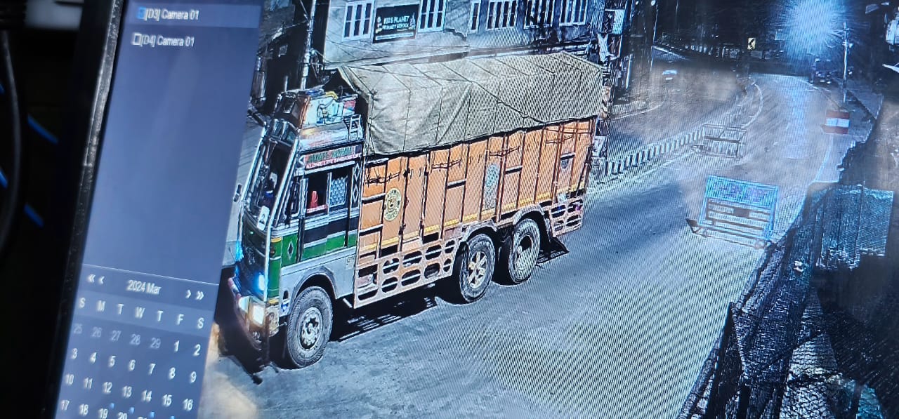 Srinagar Police seeks help of general public to identify the vehicle involved in theft case