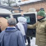 SHO Awantipora, Khalid Fayaz, Braving Snow to Save Lives by Transporting Patients in Rakshak