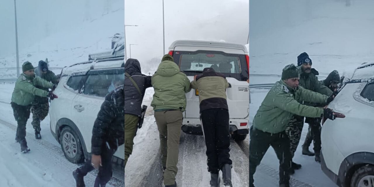 Police extend helping hand to the needy amid heavy snowfall in Ganderbal