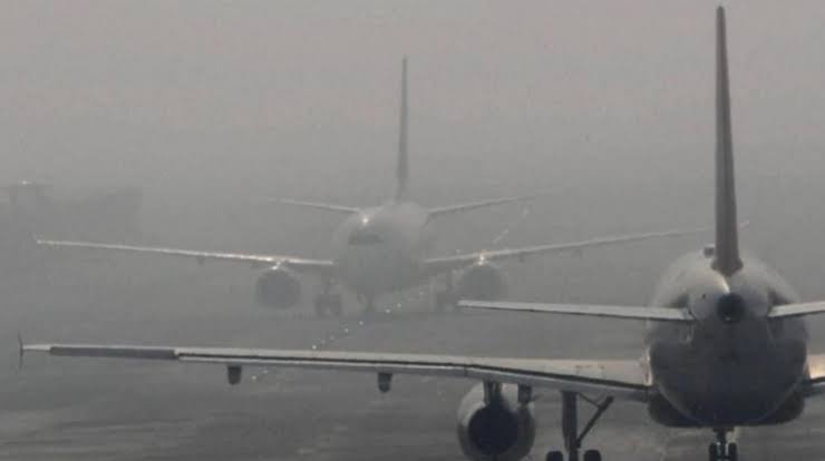 Dense fog disrupts flight operations at Srinagar airport