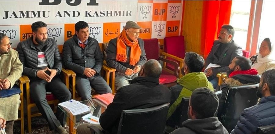 BJP reviews ST & Minority Morcha functioning in Kashmir