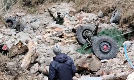 10 soldiers killed, 10 injured as Army vehicle plunges into gorge in Doda;LG Sinha expresses grief, Says entire nation stands united with bereaved families