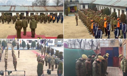 Ganderbal Police Observes Two Minutes’ Silence to Honour Martyrs of India’s Freedom Struggle