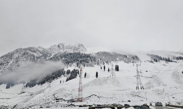 Fresh snowfall transforms Sarthal into winter wonderland in Bani, Kathua