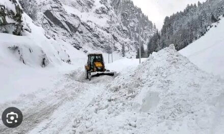 Daksum-Sinthan Road Closed Due To Icy Conditions